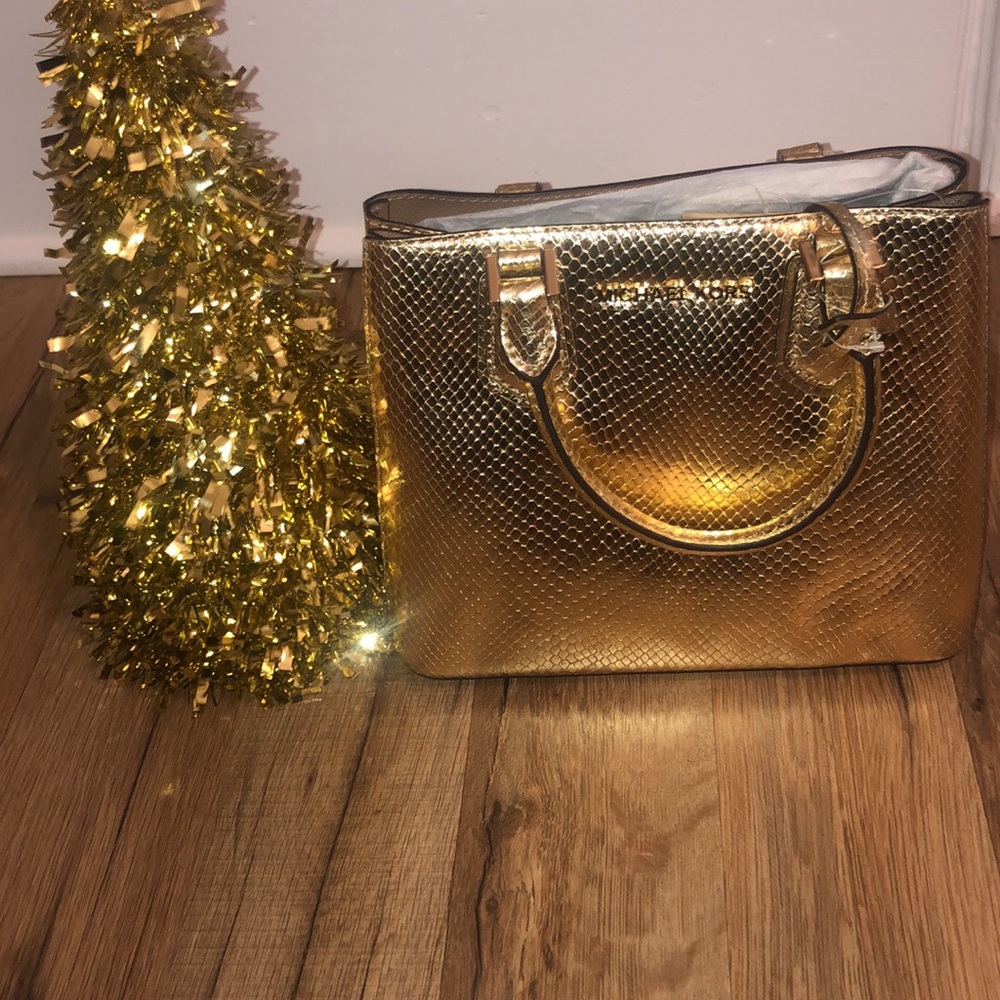 Michael kors gold messenger bag